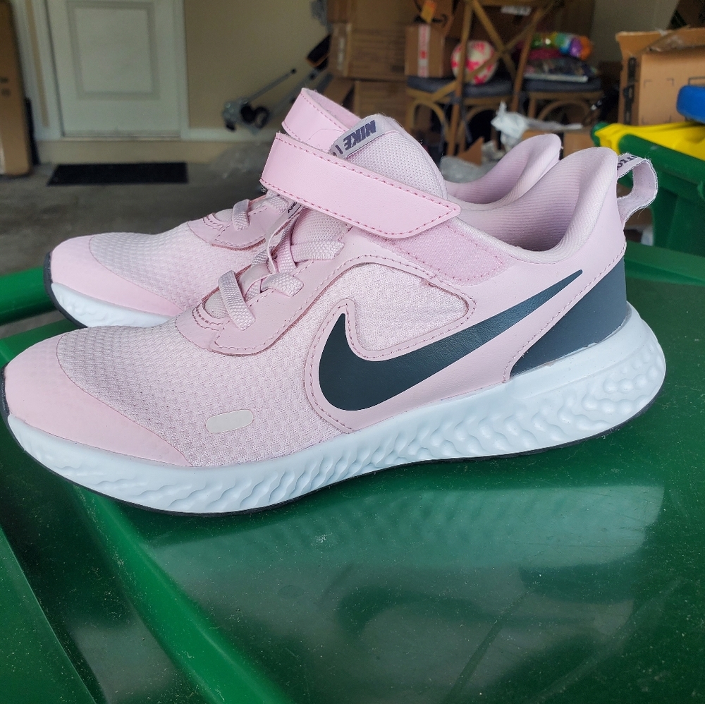 Nike Revolution 5 Girl's Running Shoes 2Y